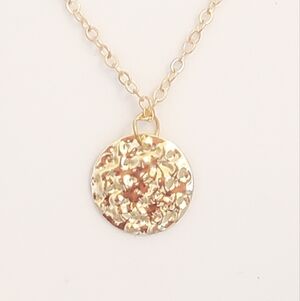 💚5/$25 Elegant Gold Tone Round Hammered Pendant Necklace
